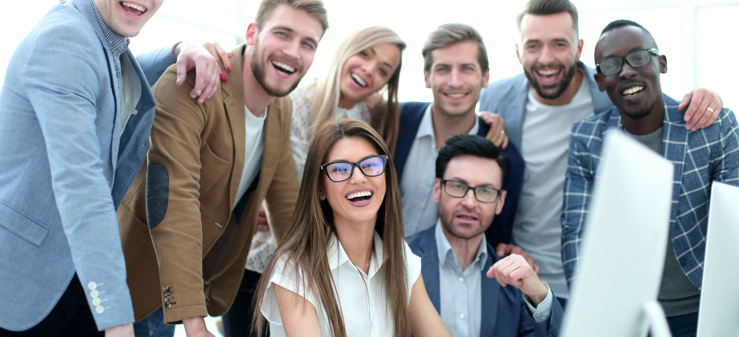 Un groupe de professionnels souriants